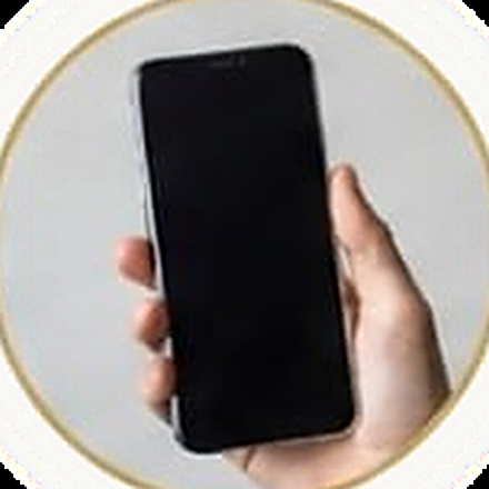 Smartphone tenu en main